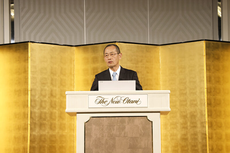 ご講演を行う山中伸弥様